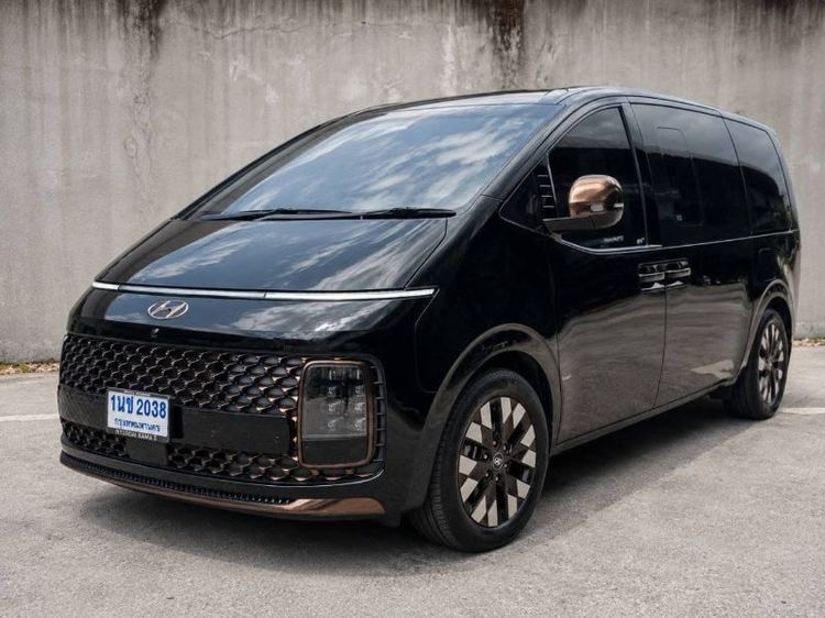Hyundai Staria 2024 2.2 Premium with sunroof Van ดีเซล ไม่ติดแก๊ส เกียร์อัตโนมัติ ดำ รูปที่ 3