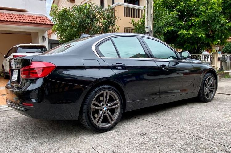 BMW Series 3 2018 320d Sedan ดีเซล เกียร์อัตโนมัติ ดำ รูปที่ 3