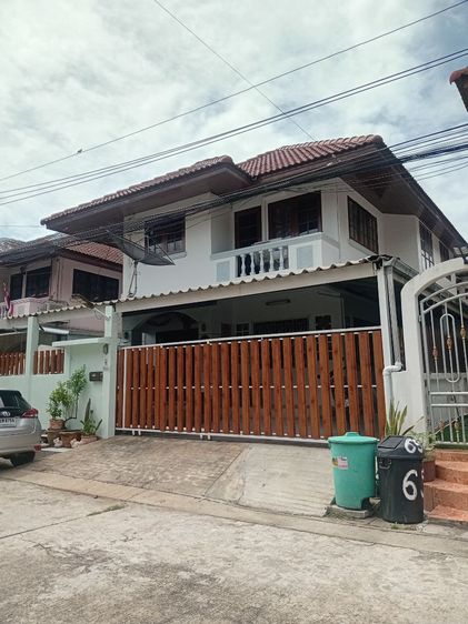 มีบางส่วน สร้างเสร็จก่อน 2010 ใช่ ขายบ้านเดี่ยว