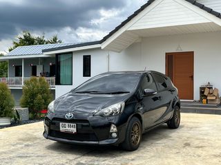Toyota Prius C 1.5Hybrid Hatchback AT 2015 นำเข้าจากศูนย์โตโยต้า