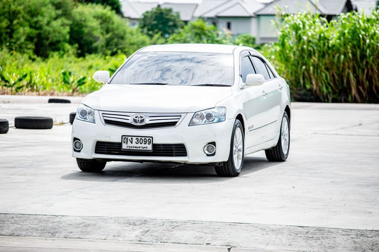 รถ Toyota Camry 2.4 Hybrid สี ขาว