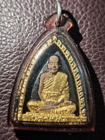 พระผงรูปเหมือน หลวงพ่ออี๋ วัดสัตหีบ ปี16 ลงรักทาทอง เลี่ยมพร้อมใช้งาน