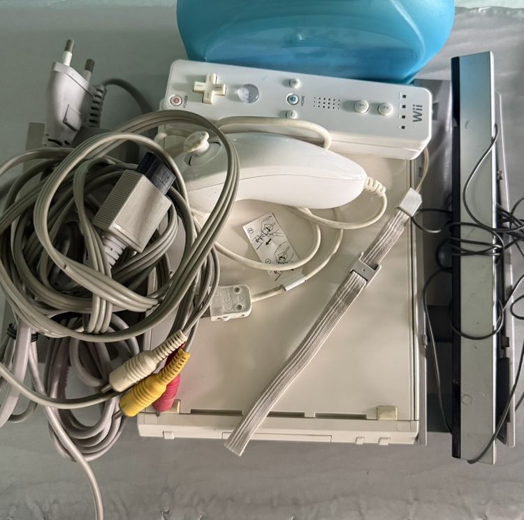 Nintendo เครื่องเกมส์นินเทนโด Nintendo Wii เครื่องเกมส์ wii มือ2