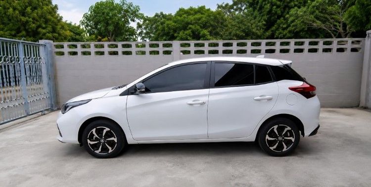 Toyota Yaris 2023 1.2 Premium Sedan เบนซิน ไม่ติดแก๊ส เกียร์อัตโนมัติ ขาว รูปที่ 4