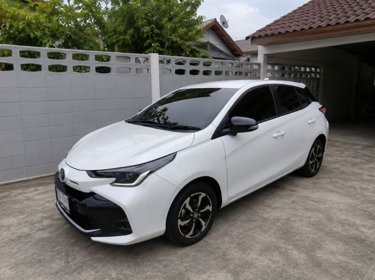 รถ Toyota Yaris 1.2 Premium สี ขาว