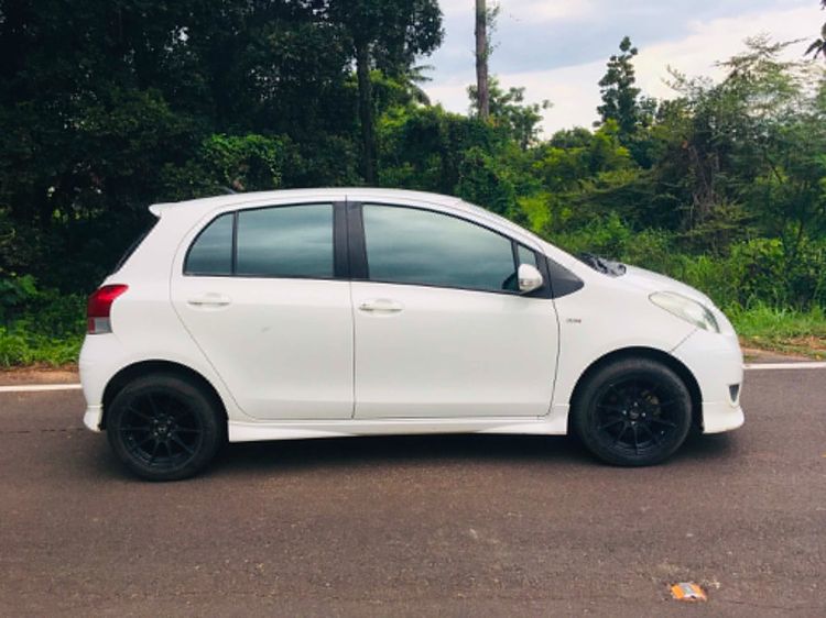 Toyota Yaris 2009 1.5 E Limited Sedan เบนซิน ไม่ติดแก๊ส เกียร์อัตโนมัติ ขาว รูปที่ 2