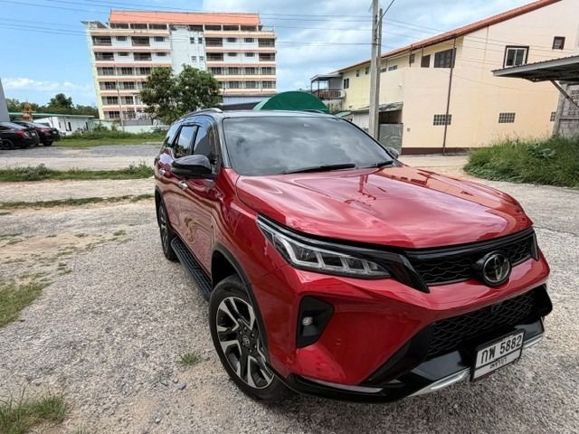 Toyota Fortuner 2023 2.4 Legender Utility-car ดีเซล เกียร์อัตโนมัติ แดง รูปที่ 3