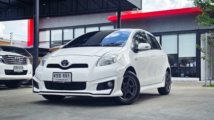 รถ Toyota Yaris 1.5 G สี ขาว