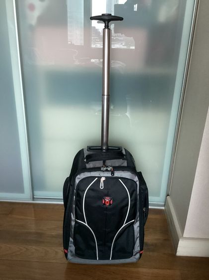 กระเป๋าล้อลาก SWISSGEAR