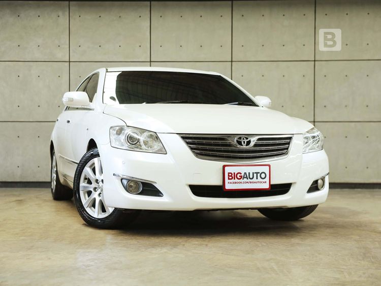 รถ Toyota Camry 2.4 V สี ขาว