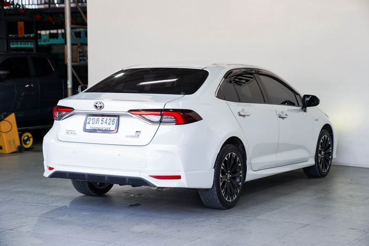 Toyota Altis 2022 1.8 Hybrid GR Sport Sedan ปลั๊กอินไฮบริด (PHEV) ไม่ติดแก๊ส เกียร์อัตโนมัติ ขาว รูปที่ 4