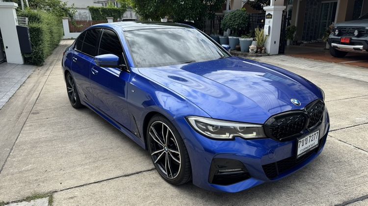 รถ BMW Series 3 330e สี น้ำเงิน