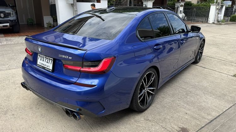 BMW Series 3 2021 330e Sedan ปลั๊กอินไฮบริด (PHEV) ไม่ติดแก๊ส เกียร์อัตโนมัติ น้ำเงิน รูปที่ 2