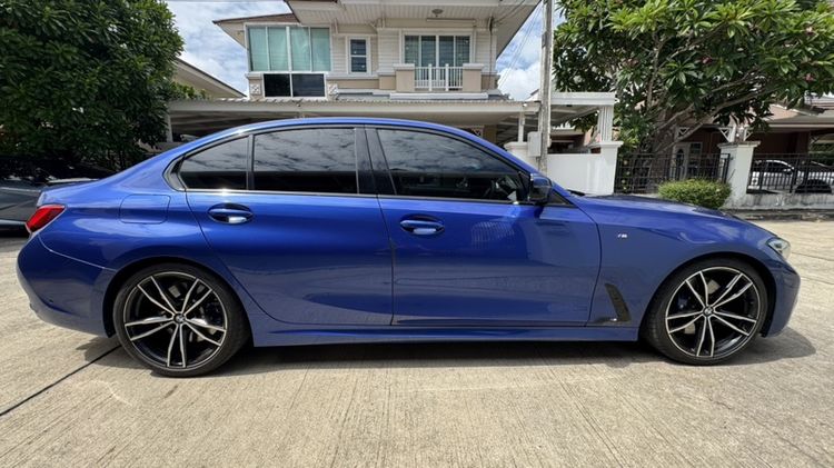 BMW Series 3 2021 330e Sedan ปลั๊กอินไฮบริด (PHEV) ไม่ติดแก๊ส เกียร์อัตโนมัติ น้ำเงิน รูปที่ 3