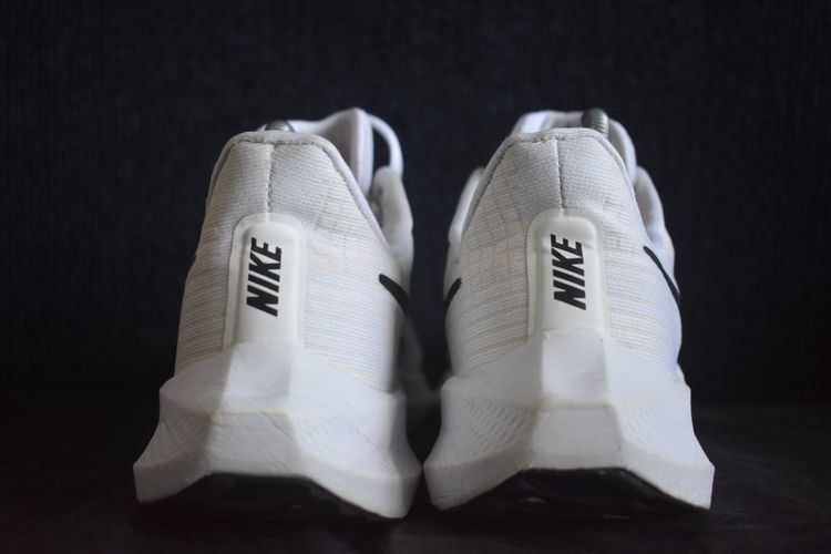 ส่งฟรี รองเท้า Nike (2022) มือสอง ของแท้ Size 42 ความยาว 26.5 ซม. รูปที่ 3