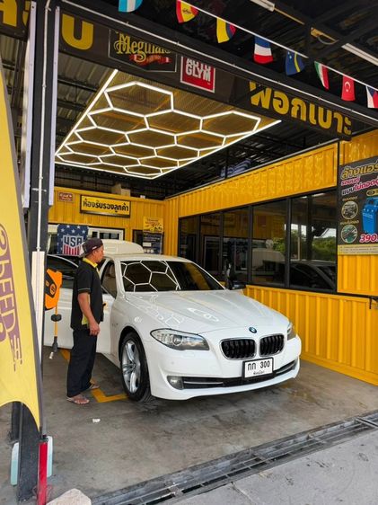 รถ BMW Series 5 520d สี ขาว