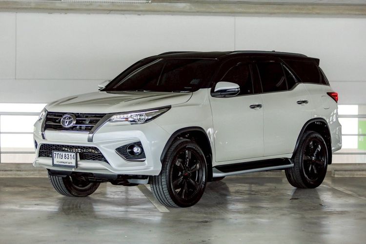Toyota Fortuner 2018 2.8 V TRD Sportivo II Black Top Utility-car ดีเซล ไม่ติดแก๊ส เกียร์อัตโนมัติ ขาว รูปที่ 2