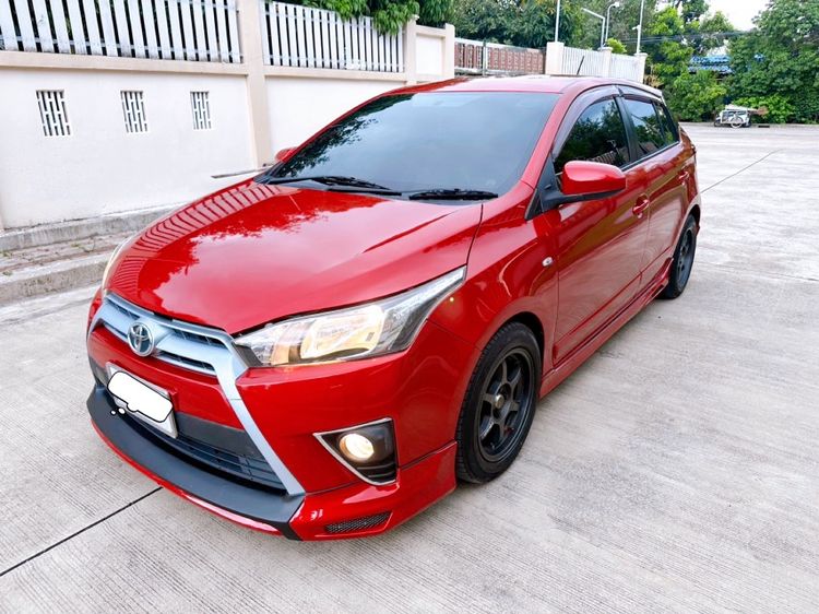 รถ Toyota Yaris 1.2 E สี แดง