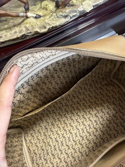 ส่งต่อ👜ส่งต่อ Yves Saint Laurent (YSL) Vintage Giraffe Print Boston Bag 🦒✨ส่งต่อกระเป๋าทรงหมอนวินเทจลายยีราฟสุดคลาสสิก สภาพนางฟ้าเก็บรักษาอย่างดี พร้อมใช้งาน รูปที่ 7