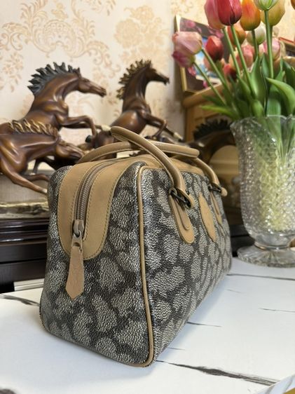 ส่งต่อ👜ส่งต่อ Yves Saint Laurent (YSL) Vintage Giraffe Print Boston Bag 🦒✨ส่งต่อกระเป๋าทรงหมอนวินเทจลายยีราฟสุดคลาสสิก สภาพนางฟ้าเก็บรักษาอย่างดี พร้อมใช้งาน รูปที่ 3