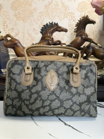ส่งต่อ👜ส่งต่อ Yves Saint Laurent (YSL) Vintage Giraffe Print Boston Bag 🦒✨ส่งต่อกระเป๋าทรงหมอนวินเทจลายยีราฟสุดคลาสสิก สภาพนางฟ้าเก็บรักษาอย่างดี พร้อมใช้งาน รูปที่ 2