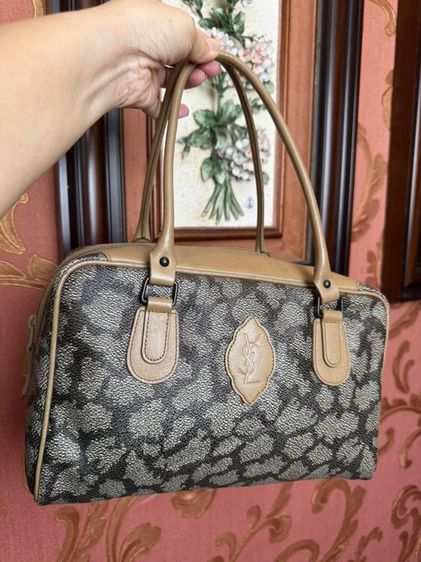 ส่งต่อ👜ส่งต่อ Yves Saint Laurent (YSL) Vintage Giraffe Print Boston Bag 🦒✨ส่งต่อกระเป๋าทรงหมอนวินเทจลายยีราฟสุดคลาสสิก สภาพนางฟ้าเก็บรักษาอย่างดี พร้อมใช้งาน รูปที่ 11