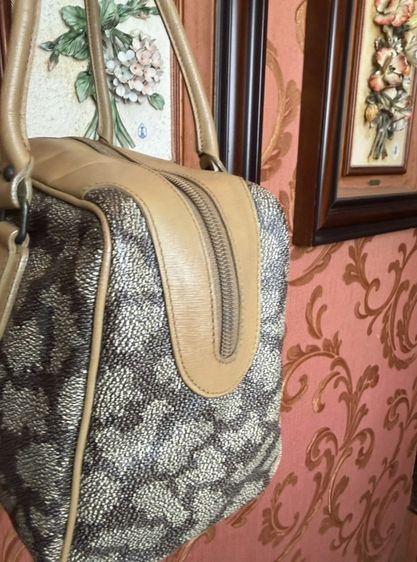ส่งต่อ👜ส่งต่อ Yves Saint Laurent (YSL) Vintage Giraffe Print Boston Bag 🦒✨ส่งต่อกระเป๋าทรงหมอนวินเทจลายยีราฟสุดคลาสสิก สภาพนางฟ้าเก็บรักษาอย่างดี พร้อมใช้งาน รูปที่ 12