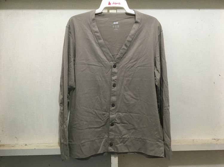 เสื้อ คาดิแกน AIRism แบรนด์ UNIQLO สีกากีอมเทา