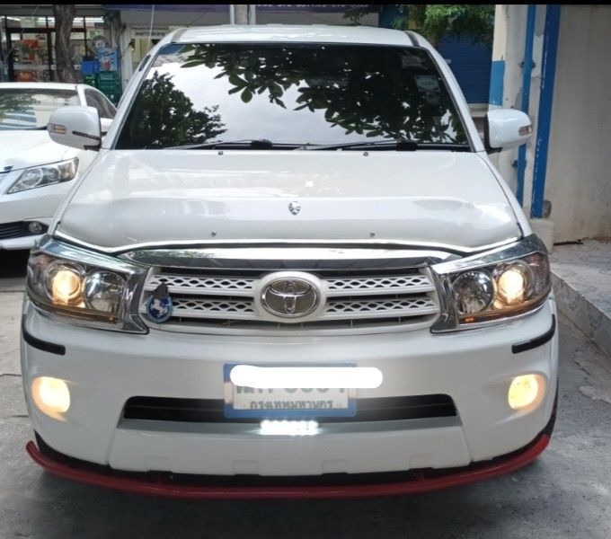 รถ Toyota Hilux Vigo 2.5 J สี ขาว