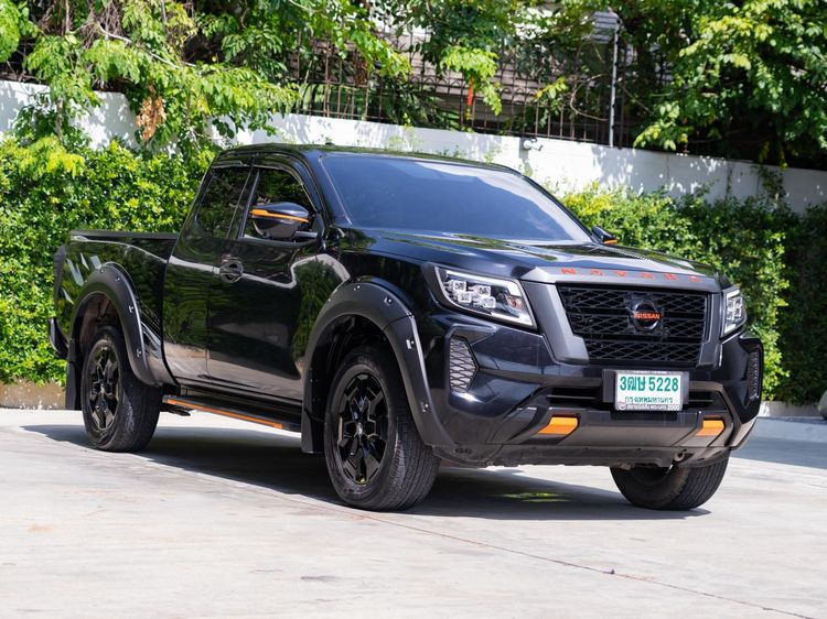 รถ Nissan Navara 2.3 Calibre E Black Edition สี ดำ