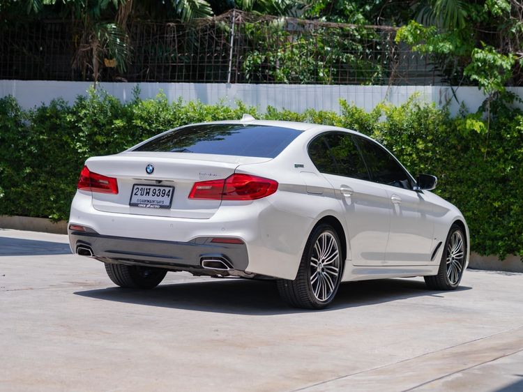 BMW Series 5 2020 530e Sedan ปลั๊กอินไฮบริด (PHEV) ไม่ติดแก๊ส เกียร์อัตโนมัติ ขาว รูปที่ 4