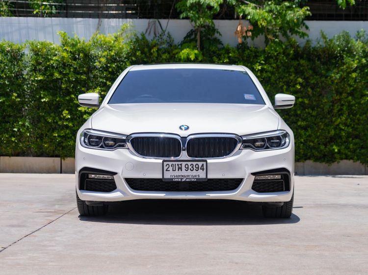 BMW Series 5 2020 530e Sedan ปลั๊กอินไฮบริด (PHEV) ไม่ติดแก๊ส เกียร์อัตโนมัติ ขาว รูปที่ 2
