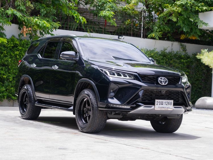 รถ Toyota Fortuner 2.4 Legender 4WD สี ดำ