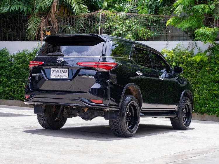 Toyota Fortuner 2021 2.4 Legender 4WD Utility-car ดีเซล ไม่ติดแก๊ส เกียร์อัตโนมัติ ดำ รูปที่ 4