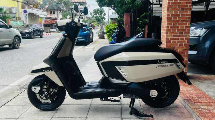 Lambretta X300 จดปี 25 ไมล์ 831 km. รูปที่ 2