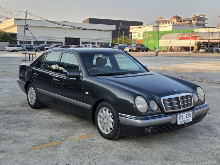 รถ Mercedes-Benz E-Class E230 สี ดำ