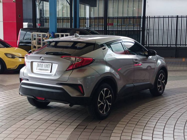 Toyota C-HR 2019 1.8 Hybrid Mid Utility-car เบนซิน ไม่ติดแก๊ส เกียร์อัตโนมัติ เทา รูปที่ 2