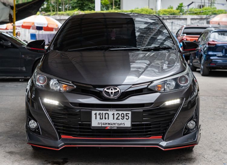 รถ Toyota Yaris ATIV 1.2 S สี เทา