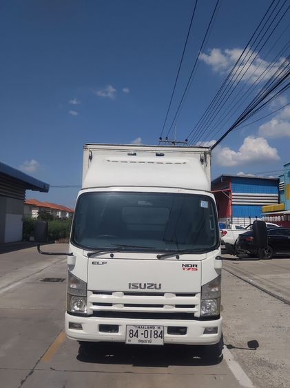หกล้อ isuzu nqr