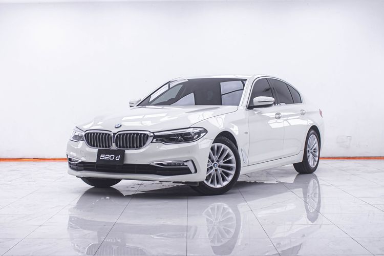 รถ BMW Series 5 520d สี ขาว