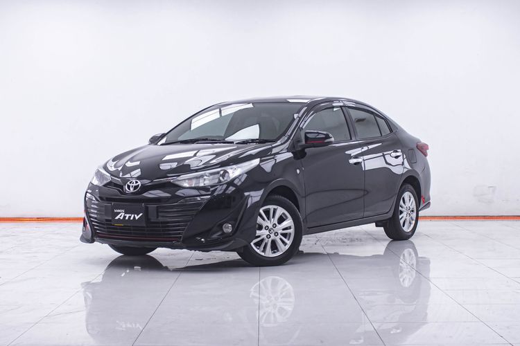รถ Toyota Yaris ATIV 1.2 S สี ดำ