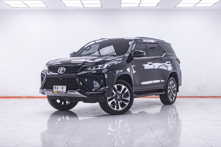 รถ Toyota Fortuner 2.4 Legender สี ดำ