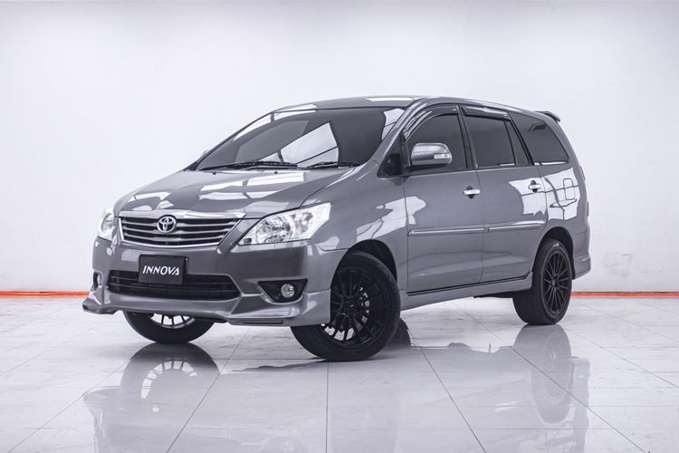 รถ Toyota Innova 2.0 V สี เทา