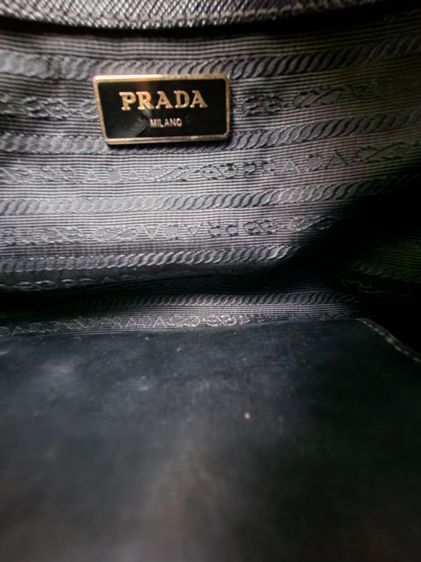 Prada ของแท้และเป็นรุ่นยอดนิยม การมีการ์ดครบมีตำหนิที่สาย รูปที่ 9
