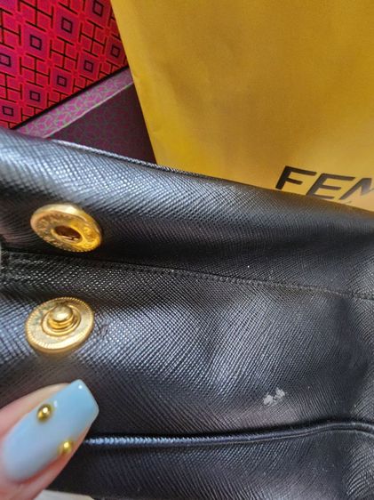 Prada ของแท้และเป็นรุ่นยอดนิยม การมีการ์ดครบมีตำหนิที่สาย รูปที่ 6
