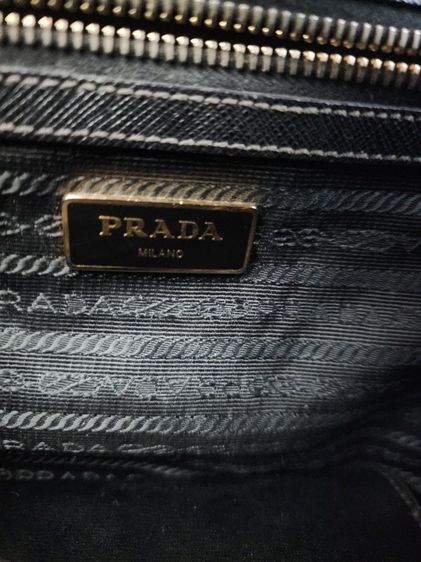 Prada ของแท้และเป็นรุ่นยอดนิยม การมีการ์ดครบมีตำหนิที่สาย รูปที่ 11