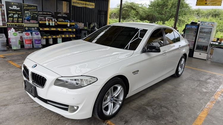 รถ BMW Series 5 520d สี ขาว