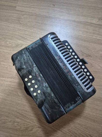 ส่งต่อ Hohner Erica แอคคอร์เดียนมือบีบ วินเทจ ปี 1970 ใช้งานได้ปกติ
