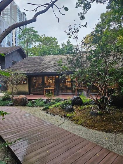 มีบางส่วน ให้เช่าบ้านเกือบ 1 ไร่ ใกล้รถไฟฟ้า ธุรกิจได้ สุขุมวิท เอกมัย 300,000  หรือทำโฮมออฟฟิศ สำนักงาน ทำเลดี มีสวน จอดรถ 20+ คัน For rent : Sukhumvit Ekamai house 310 sqm รูปที่ 4