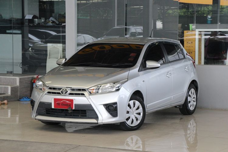 รถ Toyota Yaris 1.2 E สี เทา